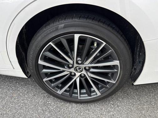 2022 Lexus ES 350 Base