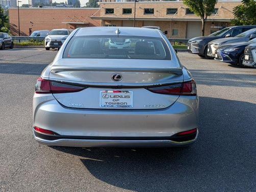 2025 Lexus ES 300h Base