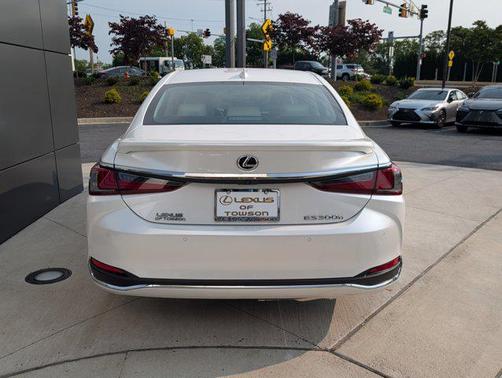 2025 Lexus ES 300h Base