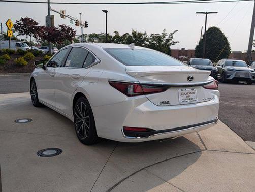 2025 Lexus ES 300h Base