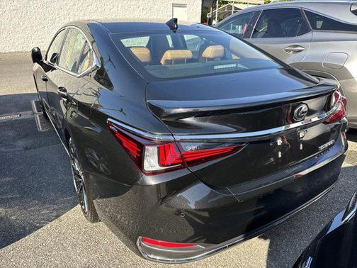 2025 Lexus ES 300h Ultra Luxury