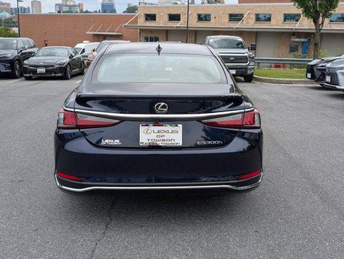 2025 Lexus ES 300h Base