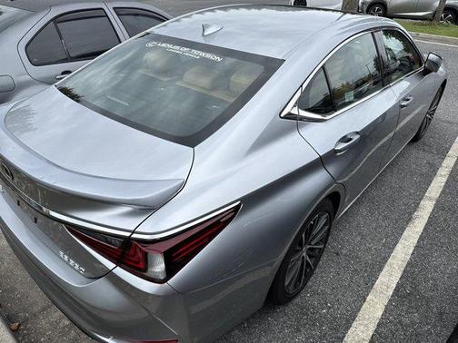 2025 Lexus ES 350 Base