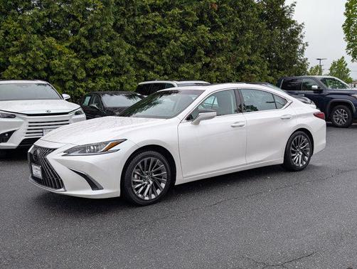 2024 Lexus ES 300h Luxury