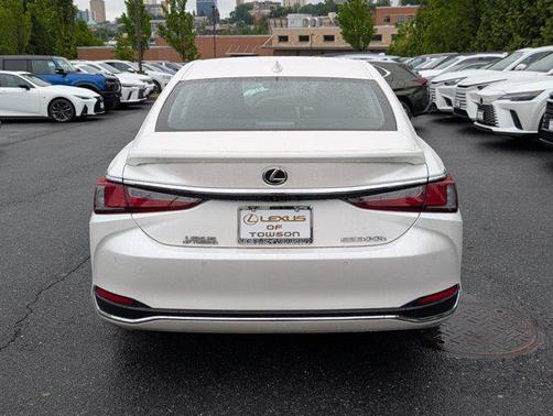 2024 Lexus ES 300h Luxury