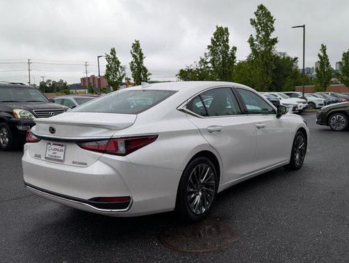 2024 Lexus ES 300h Luxury