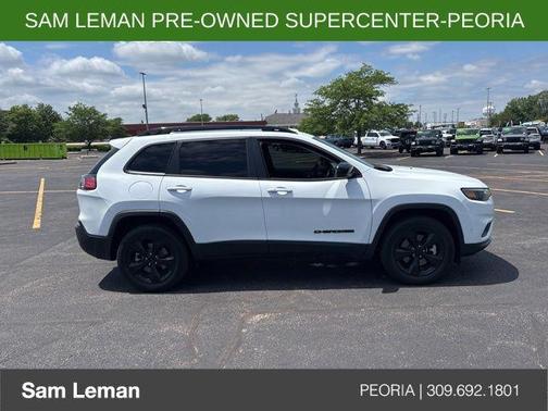 Bright White Clearcoat 2023 Jeep Cherokee Altitude