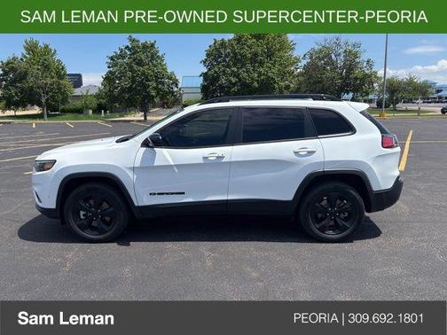 Bright White Clearcoat 2023 Jeep Cherokee Altitude