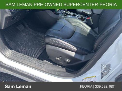 Bright White Clearcoat 2023 Jeep Cherokee Altitude