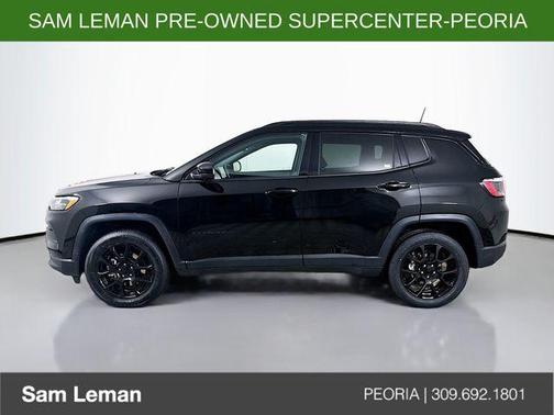 Diamond Black Crystal Pearlcoat 2022 Jeep Compass Latitude
