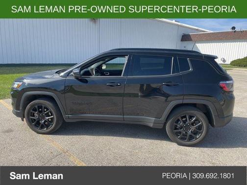 Diamond Black Crystal Pearlcoat 2022 Jeep Compass Latitude