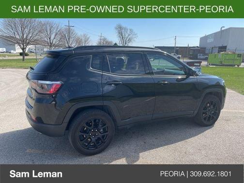 Diamond Black Crystal Pearlcoat 2022 Jeep Compass Latitude