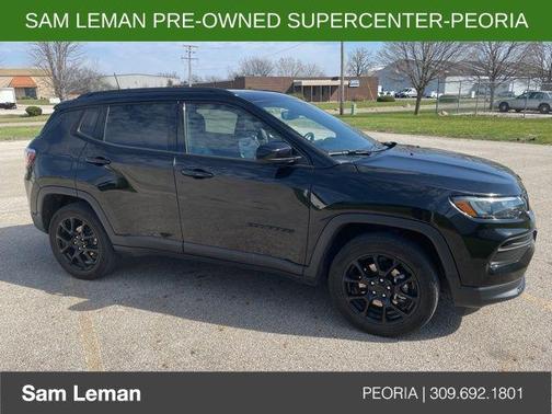 Diamond Black Crystal Pearlcoat 2022 Jeep Compass Latitude