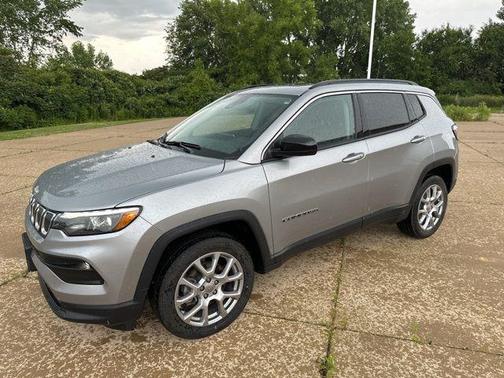 2022 Jeep Compass Latitude Lux
