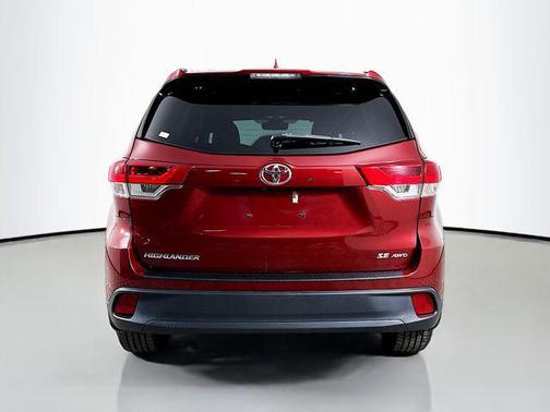 2017 Toyota Highlander SE