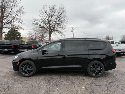 2026 Chrysler Pacifica Limited