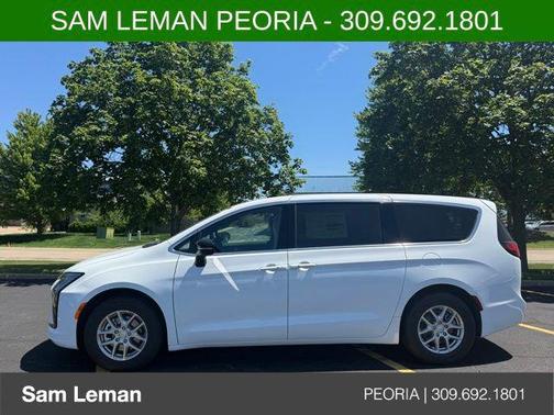 Bright White Clearcoat 2027 Chrysler Pacifica L