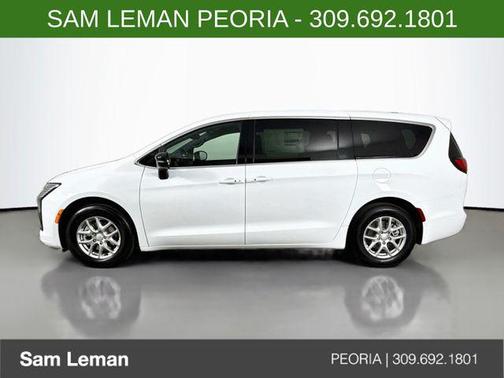Bright White Clearcoat 2027 Chrysler Pacifica L