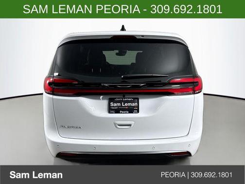 Bright White Clearcoat 2027 Chrysler Pacifica L