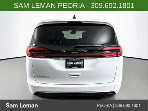 Bright White Clearcoat 2027 Chrysler Pacifica L