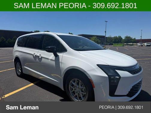 Bright White Clearcoat 2027 Chrysler Pacifica L
