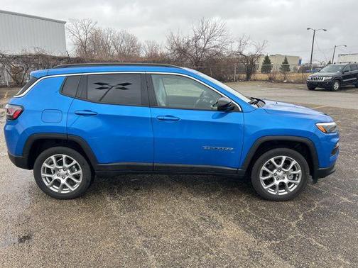 2022 Jeep Compass Latitude Lux