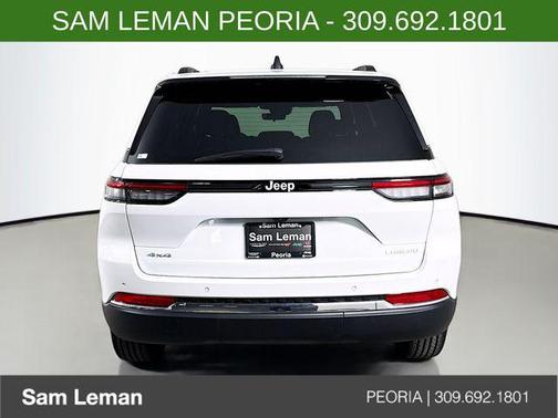 Bright White Clearcoat 2025 Jeep Grand Cherokee Laredo