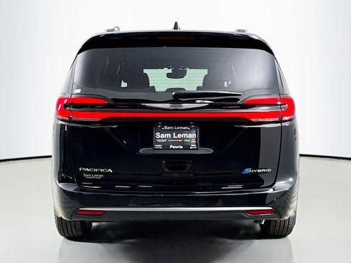 2025 Chrysler Pacifica L