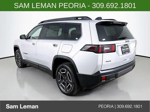 Silver Zynith Clearcoat 2026 Jeep Cherokee Laredo