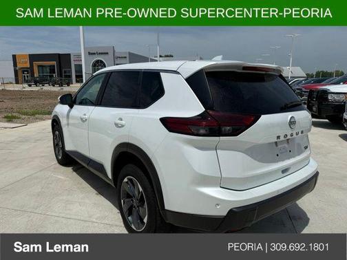Everest White Pearl 2024 Nissan Rogue SV