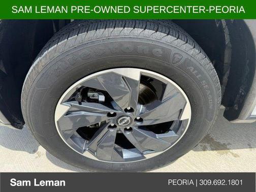 Everest White Pearl 2024 Nissan Rogue SV