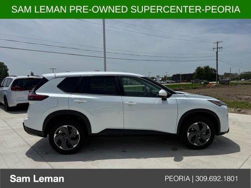 Everest White Pearl 2024 Nissan Rogue SV
