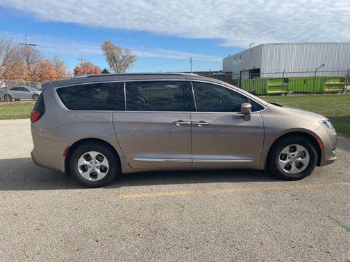 2017 Chrysler Pacifica Touring-L Plus