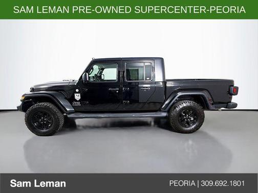 Black Clearcoat 2022 Jeep Gladiator Overland