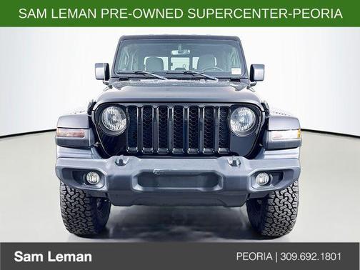 Black Clearcoat 2022 Jeep Gladiator Overland