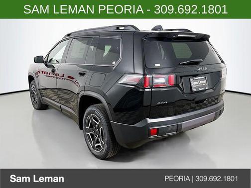 Diamond Black Crystal Pearlcoat 2026 Jeep Cherokee Laredo