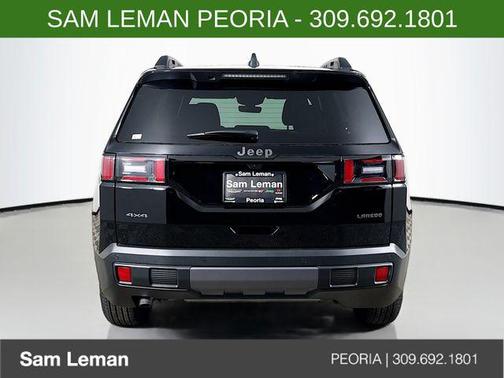 Diamond Black Crystal Pearlcoat 2026 Jeep Cherokee Laredo