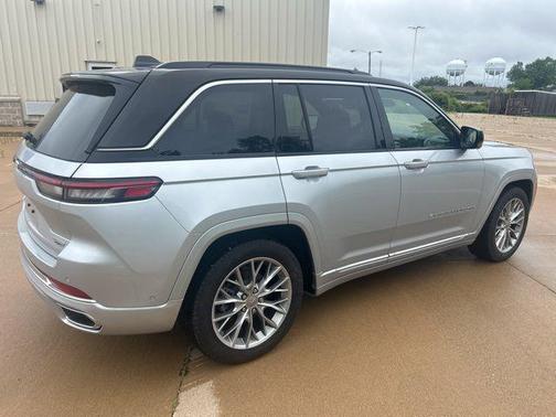 2024 Jeep Grand Cherokee Summit