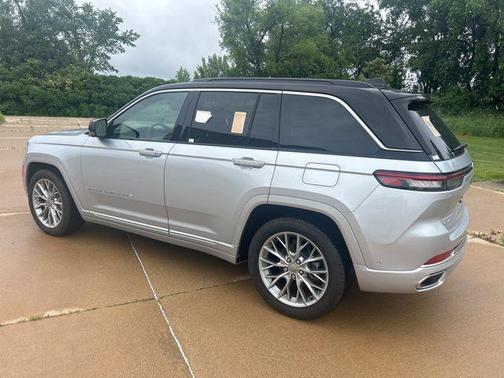 2024 Jeep Grand Cherokee Summit
