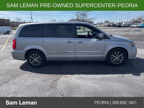 2016 Chrysler Town & Country S