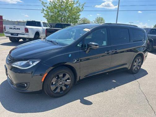 2019 Chrysler Pacifica Hybrid Limited