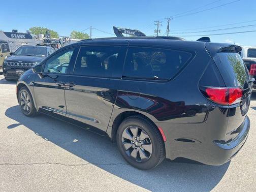 2019 Chrysler Pacifica Hybrid Limited