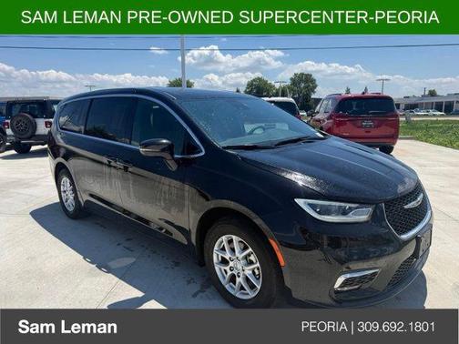 Diamond Black Crystal Pearlcoat 2025 Chrysler Pacifica L