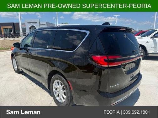 Diamond Black Crystal Pearlcoat 2025 Chrysler Pacifica L