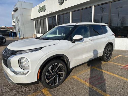 2024 Mitsubishi Outlander SE