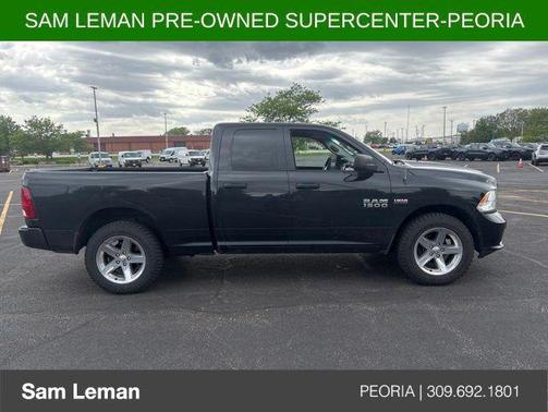 Brilliant Black Crystal Pearlcoat 2017 RAM 1500 Express