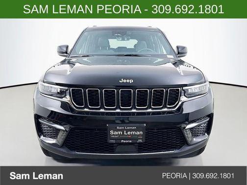 Diamond Black Crystal Pearlcoat 2026 Jeep Grand Cherokee Altitude
