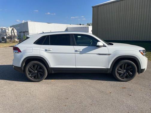 2023 Volkswagen Atlas Cross Sport 2.0T SE w/Technology 4MOTION