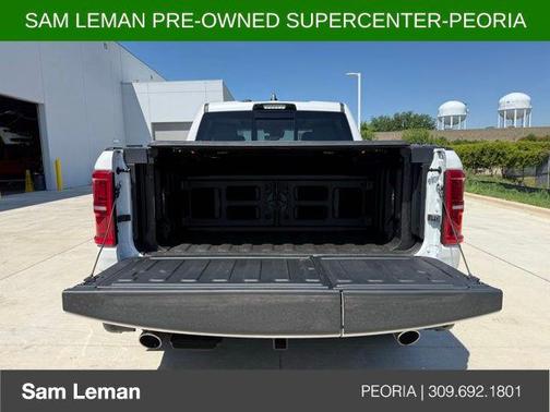 Ivory White Tri-Coat Pearlcoat 2025 RAM 1500 ST