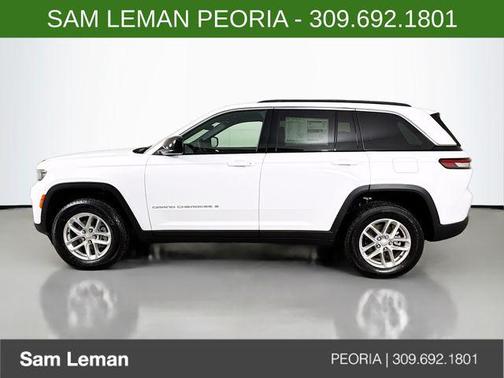 Bright White Clearcoat 2025 Jeep Grand Cherokee Laredo